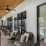 Courtyard By Marriott Houston Rice University