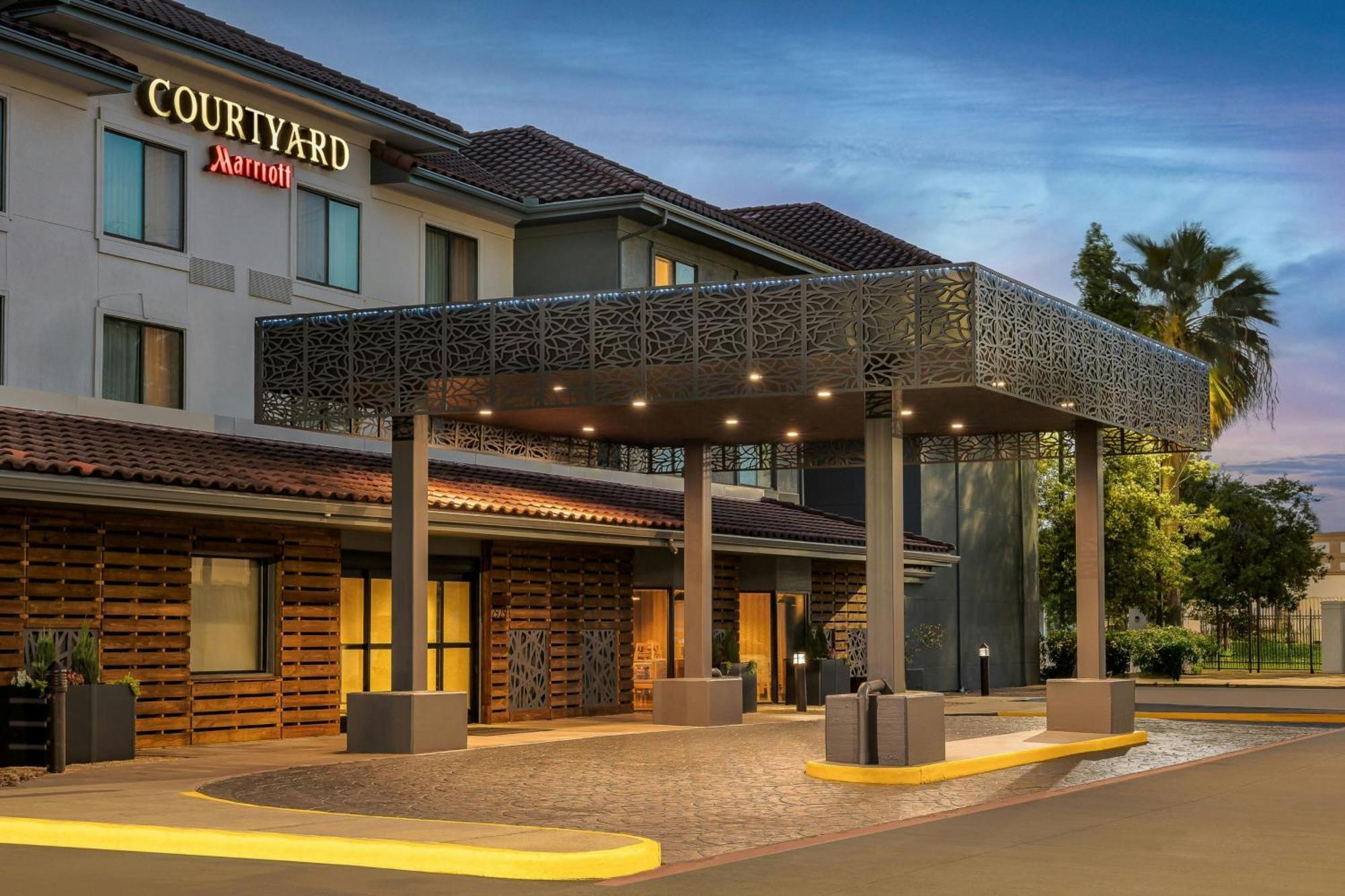 Otel Courtyard By Marriott Rice 3*