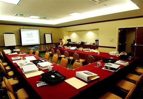 Courtyard By Marriott Rice