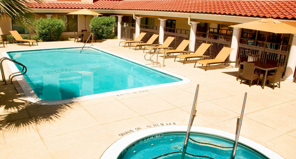 Courtyard By Marriott Rice Otel